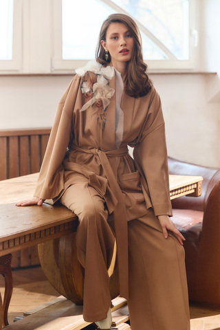 Костюм: жакет кимоно свободного кроя + брюки 