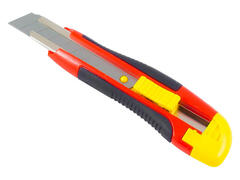 19-0-211 Резак с выдвижным лезвием МОДЕРН, 18 мм, HCS, 3 лезвия, автофиксатор (РемоКолор)