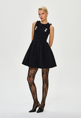 Платье мини с бантами и стразами на плечах