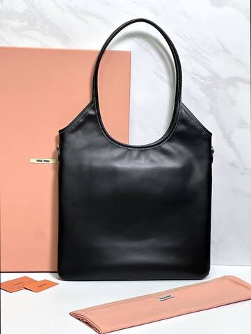 Cумка-тоут MIU MIU IVY с аппликацией логотипа в черном цвете