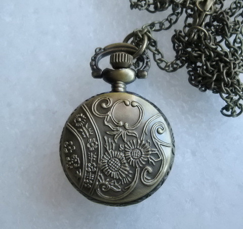 Часы на цепочке (цвет - античная бронза) 40х26Х11 мм