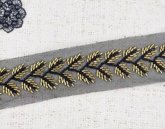 Тесьма декоративная вышивка стеклярус, ш. 2,5 см, чёрный с золотом