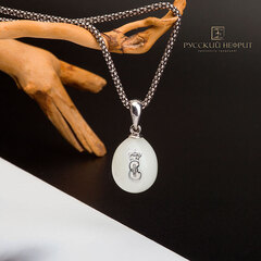 Нефритовый кулон с вензелем Екатерины II. Белый.