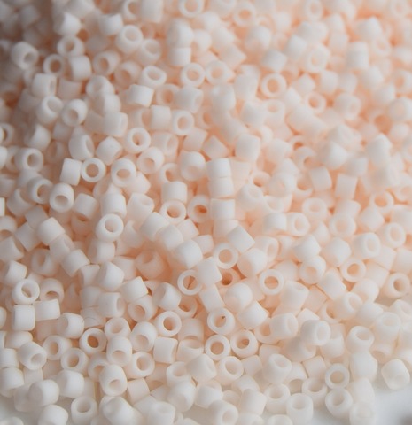 DB-1510 Бисер цилиндрический Миюки делика 11/0 /Miyuki delica 11/0 Opaque matte bisque white