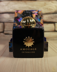 Amouage Interlude Woman (фото обработано, цвет стекла темно-синий)