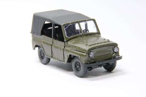 UAZ-469 (khaki) Agat Mossar Tantal 1:43