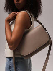 Сумка кожаная на плечо бежевая