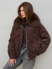 Объемная куртка шоколадного цвета из замши