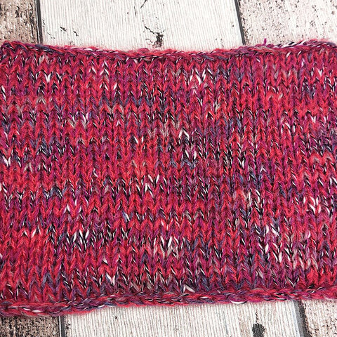 Смотка с альпакой и хлопком 230 красно-сиреневый