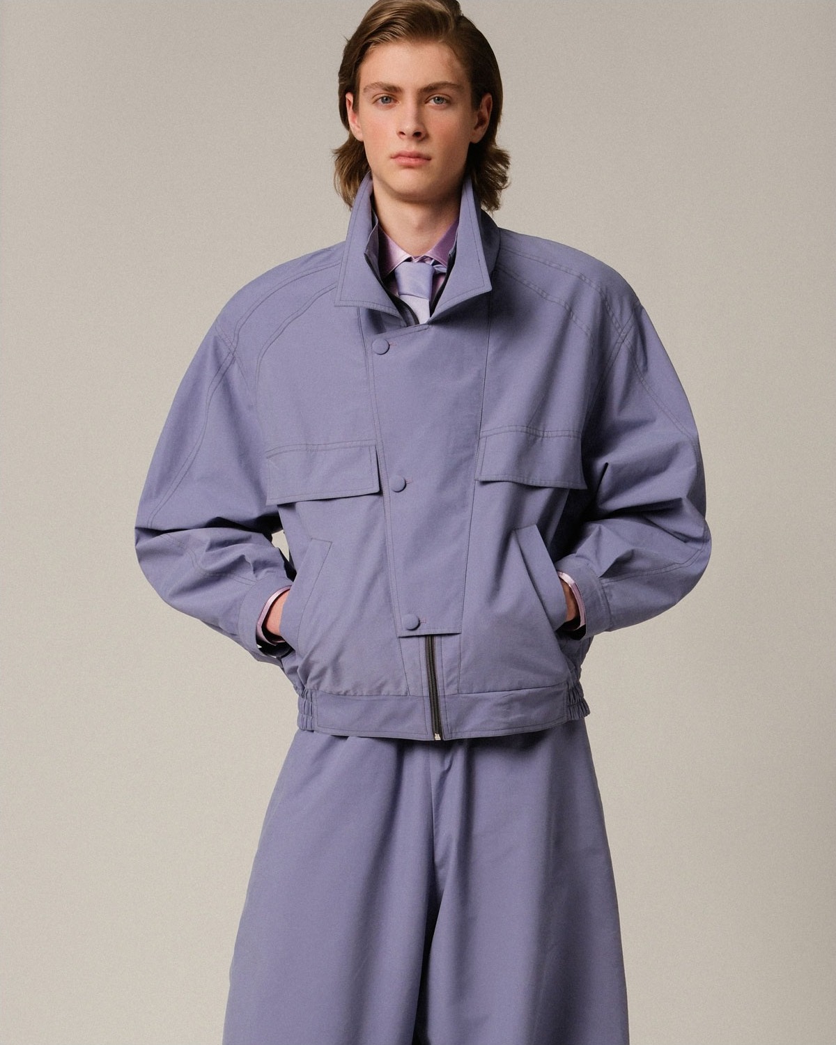 Куртка с объемными плечами