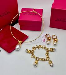 Колье- обруч TOOTH в стиле Schiaparelli с подвеской зуб из жемчуга