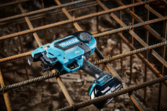 Аккумуляторный инструмент для вязки арматуры Makita DTR180ZK