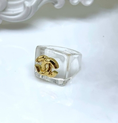 18230-kolco-pechatka-chanel-iz-plastika-s-latunnymi-vstavkami
