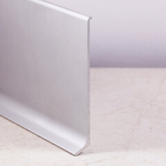 Алюминиевый плинтус ПЛ-120 серебро матовое 3000 мм