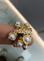 Акцентное широкое кольцо SILVIA TOLEDANO с подвесками шариками из жемчуга