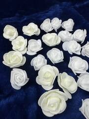 Роза из фоамирана круглая 3-3,5 см, бело-кремовый микс, набор 24 шт.