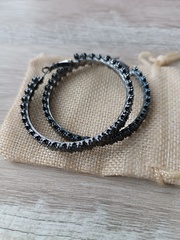 Серьги-конго широкие оригинальные с черными фианитами