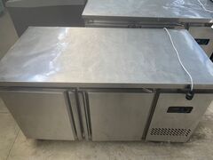 Стол холодильный с бортом