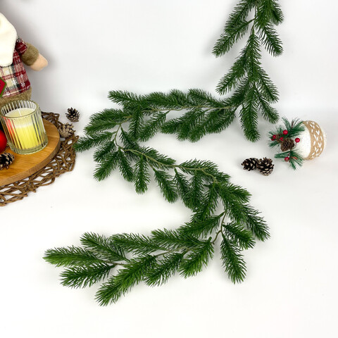 №3 Еловая лиана 1,5 м, + - 60 лапок, 1 шт.