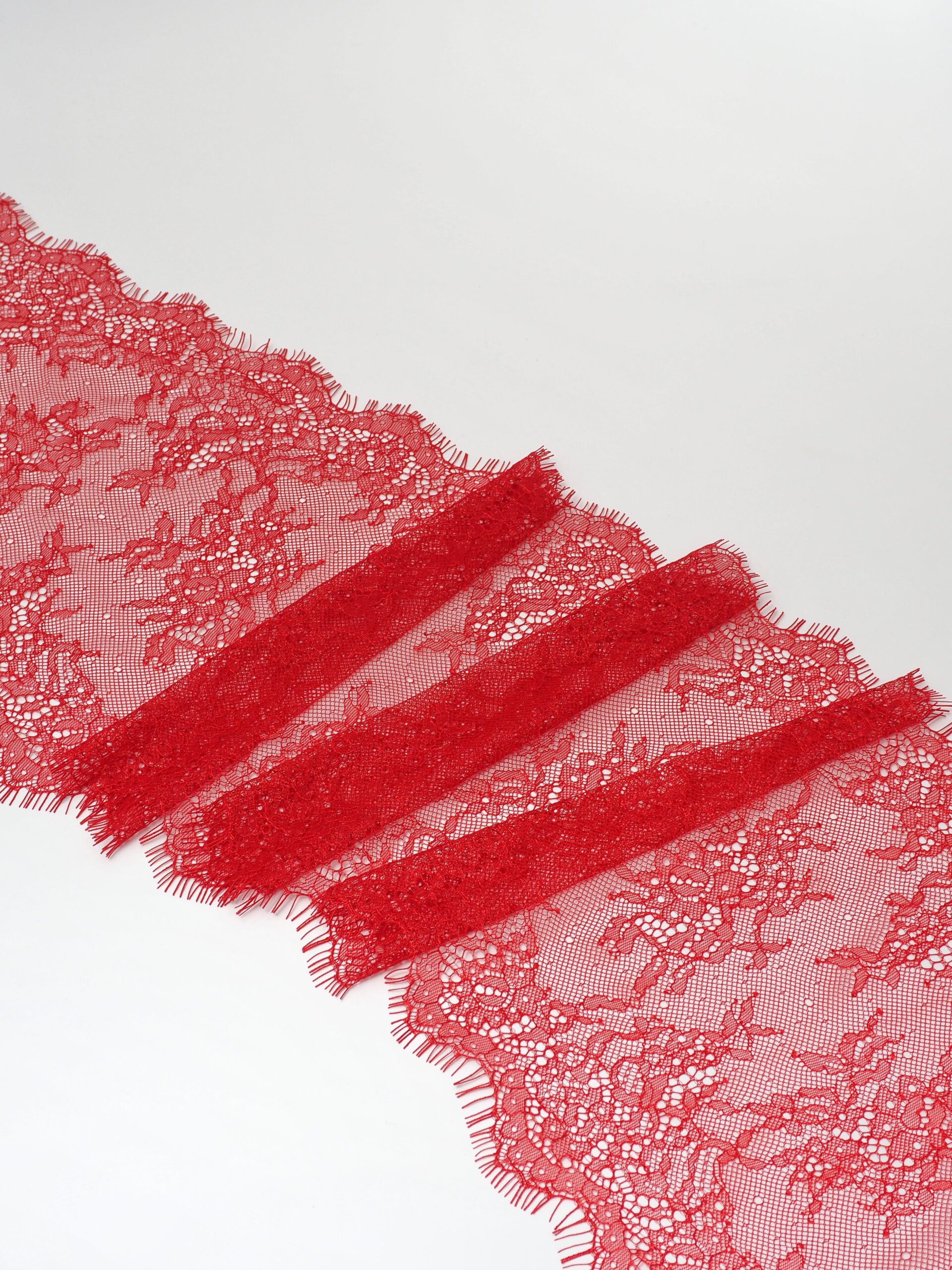 Кружево шантильи красное неэластичное ширина 22 см купон 2,9 м