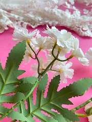 Ромашки полевые искусственные, ветка реалистичная, d цветочка - см, ветка 61 см.