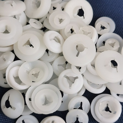 Большой набор белых универсальных заглушек для глаз и носиков (в комплекте 100 шт)