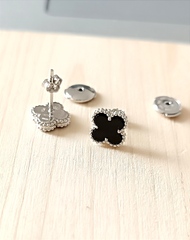50966 - Серьги-пусеты Trendy-mini из серебра один мотив клевер с агатом lux