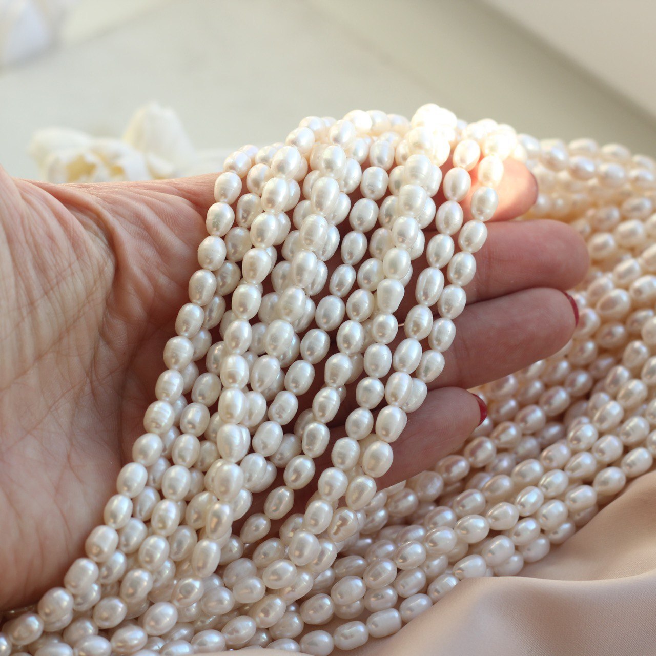 На какую нитку бусы. На какую нитку бусы. На какую нитку бусы. Нанизывание бусин на нить. На какую нитку бусы.