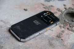 Смартфон CAT S60