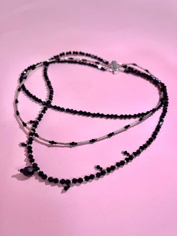 Чокер черный тройной