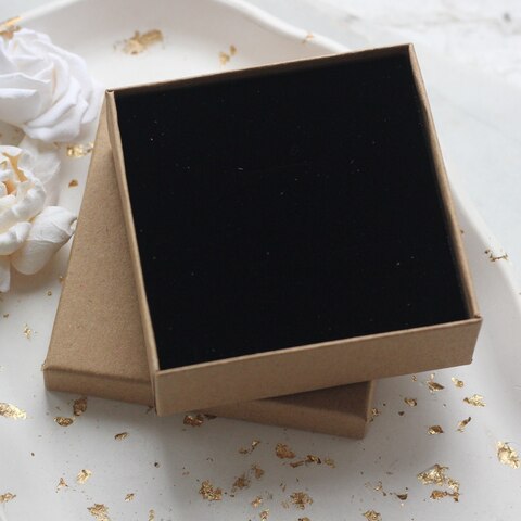 Упаковка, коробка для украшений с ложементом 7*7 см, 1 шт, бежевая, КР050