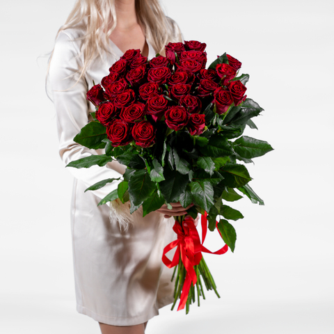 Букет 31 красная роза Россия