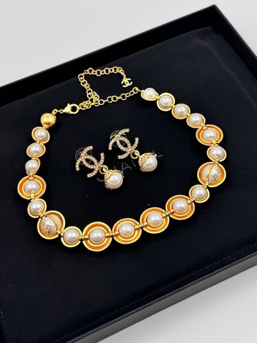 Чокер и серьги Chanel