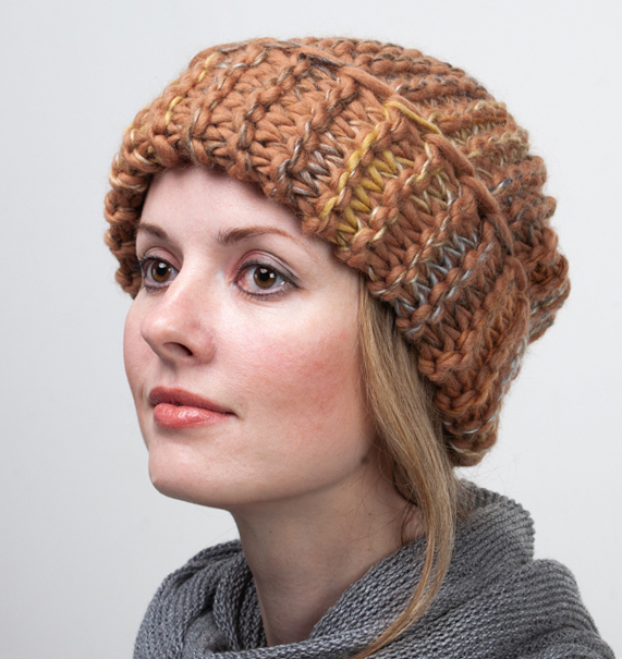 Идеи объемных шапок спицами: модные и стильные вязаные головные уборы
