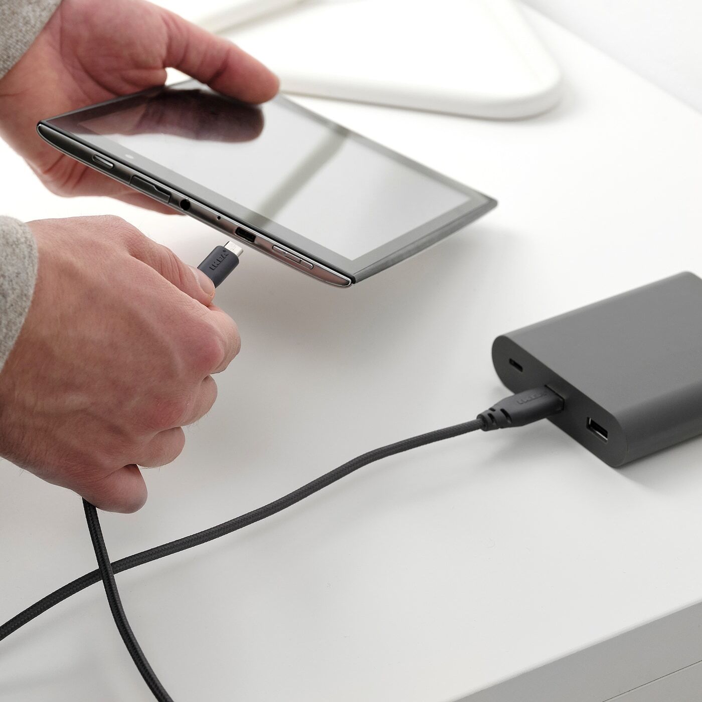 IKEA Зарядное устройство USB 40W, темно-серый ÅSKSTORM купить в Москве |  Доставка по России.