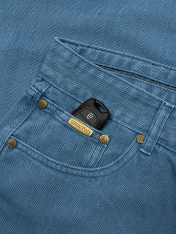 Плотные джинсы цвета синего денима  из премиального хлопка / Распродажа