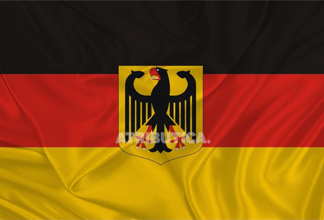 Бывший флаг германии. Флаг Германии с гербом 90х135. Флаг Германии герб. Флаг Германии 2022. Имперский флаг Германии.
