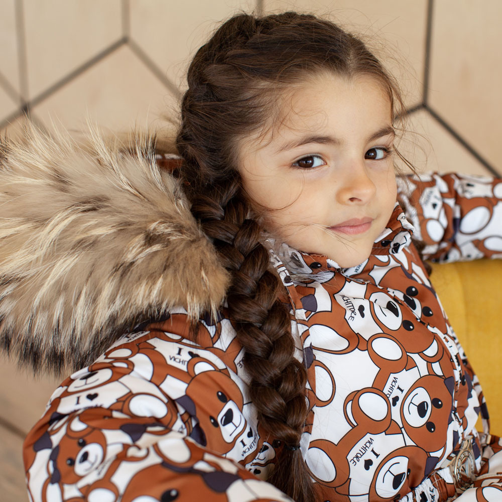 Дитячий зимовий комбінезон з принтом «Ведмедики» і опушкою з натурального хутра коричневого кольору