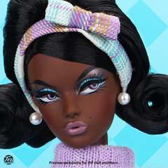 Мизи Долина Кукол: Девушка из Частной Школы Глория