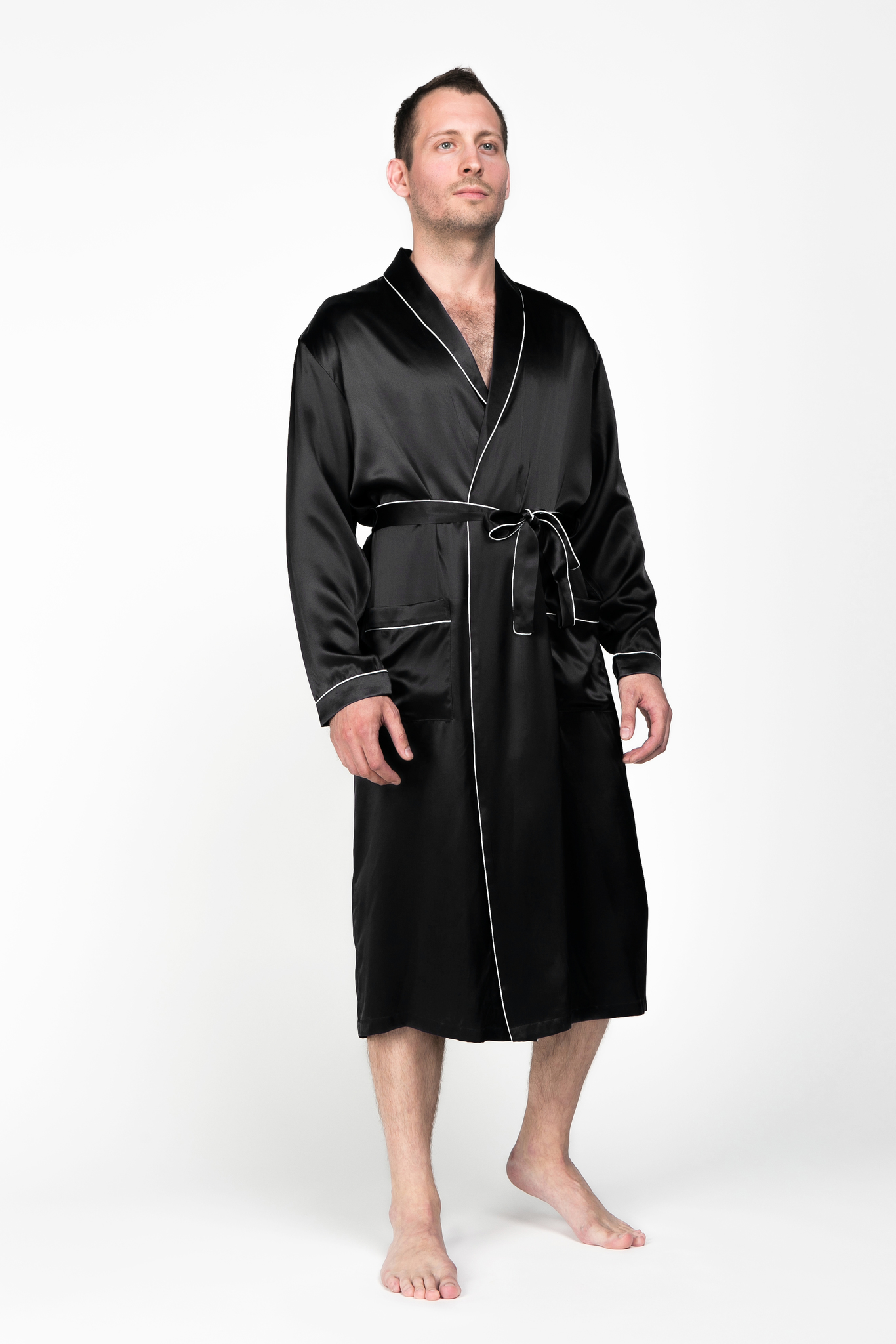 Мужской халат из натурального щелка Luxe Dream черный в Москве. Цена 30000  руб. Цвет - черный.