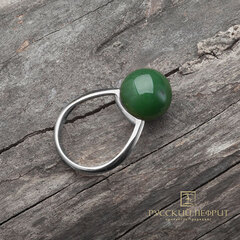 Кольцо Perlus. Зелёный нефрит, серебро.