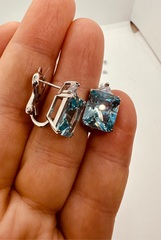 Серьги из серебра с кварцем цвета топаз в багетной огранке на английском замке
