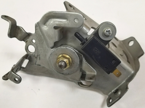 Кронштейн с концевым выключателем GC135 4л.с. б/у в интернет-магазине ЯрТехника