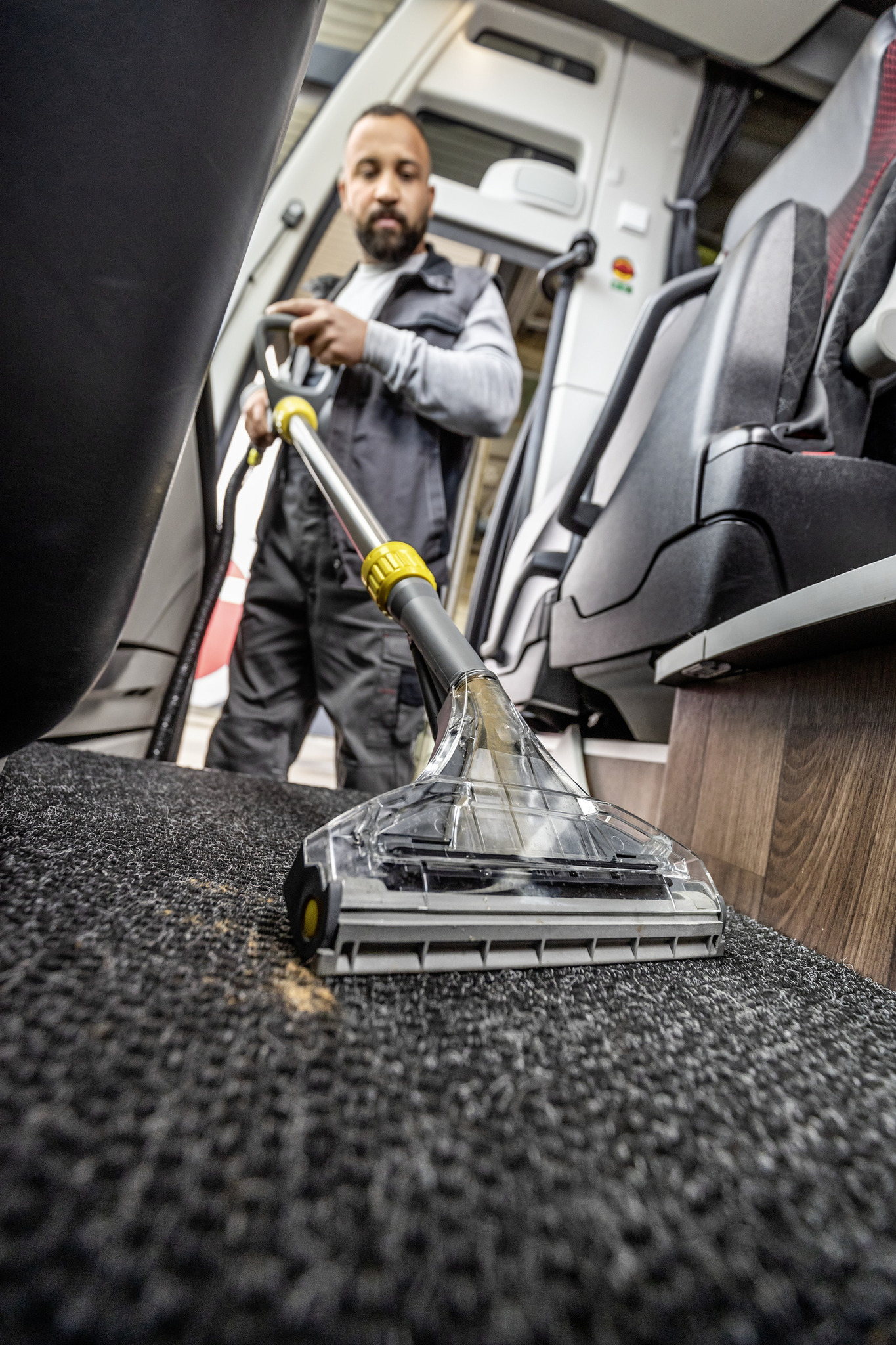 Моющий пылесос Puzzi 8/1 Adv 11002410 – купить за 92 390 ₽ |  Интернет-магазин Karcher