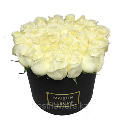 Белые розы в коробке Maison Des Fleurs