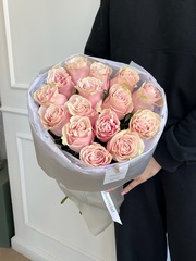 Моно букет из 15 роз сорта Пинк Мондиаль