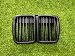 BMW E30 Центральная решетка черная матовая