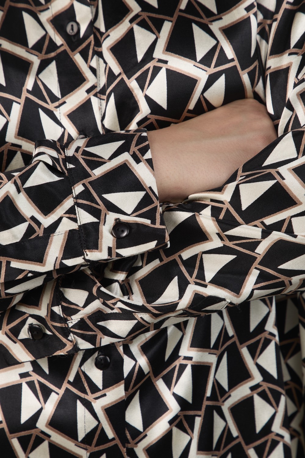 Блузка из вискозы, геометричный принт, коричневый