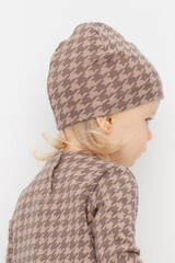 шапка  для девочки  КР 8170/беж,гусиная лапка к505