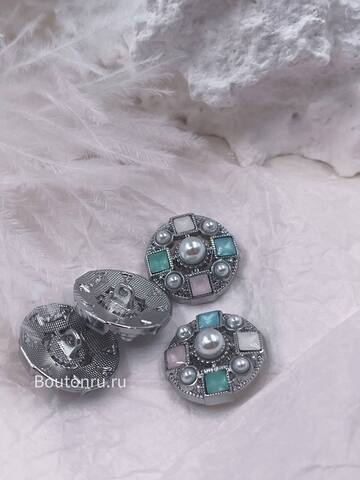 Пуговицы серебристые с квадратными цветными камнями и жемчугом